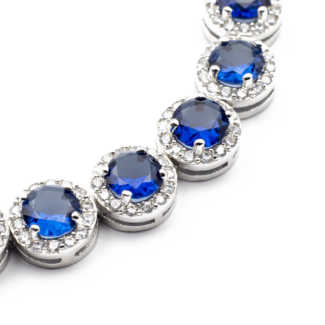 incassatura con pietra centrale colore blu zaffiro e contorno di zirconi bianchi - via condotti store