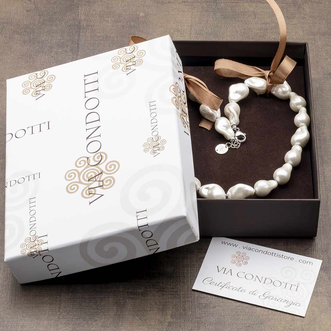 confezione regalo della collana girocollo di perle barocche o scaramazze in madreperla - via condotti store