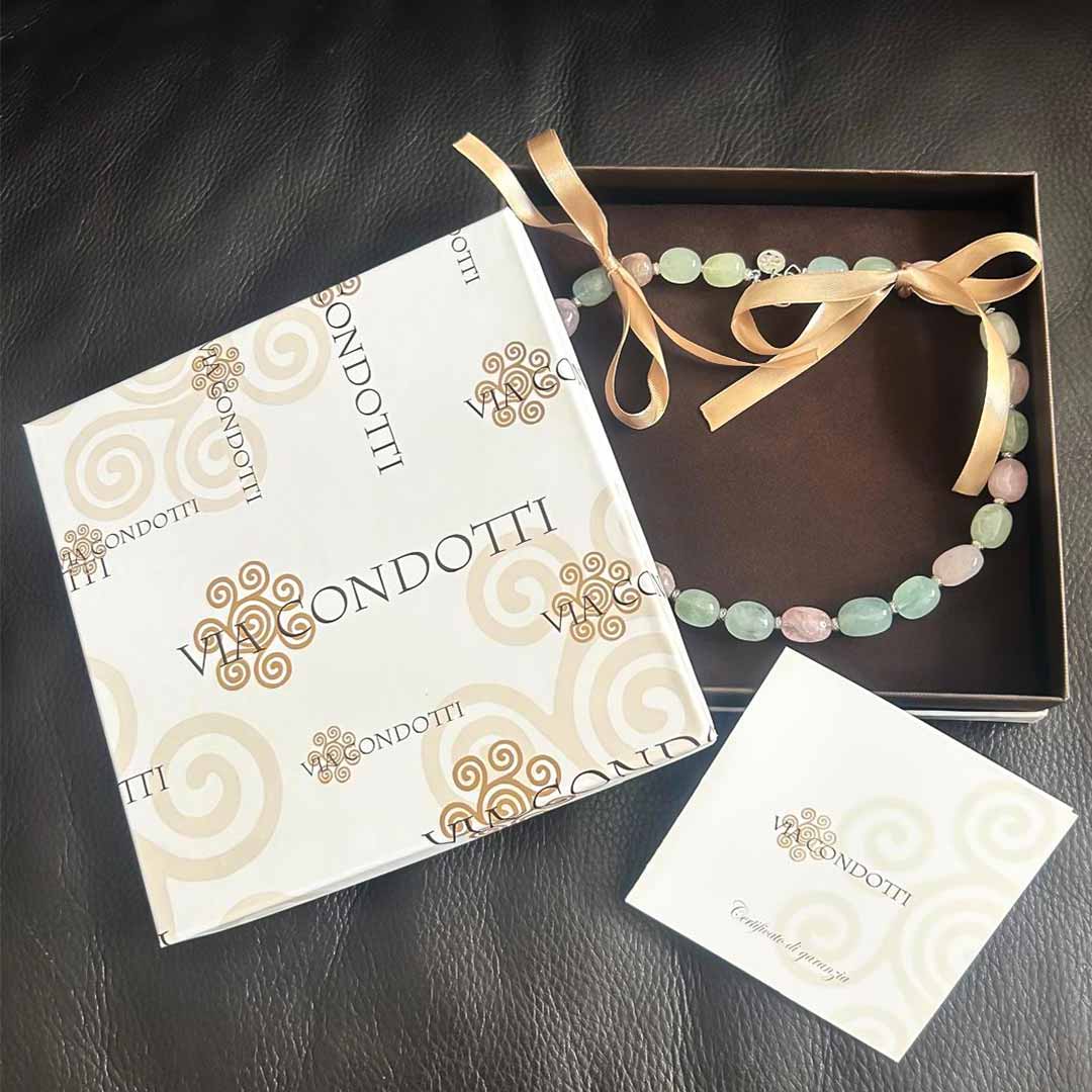 collana in morganite naturale multicolor nella sua confezione regalo - via condotti store