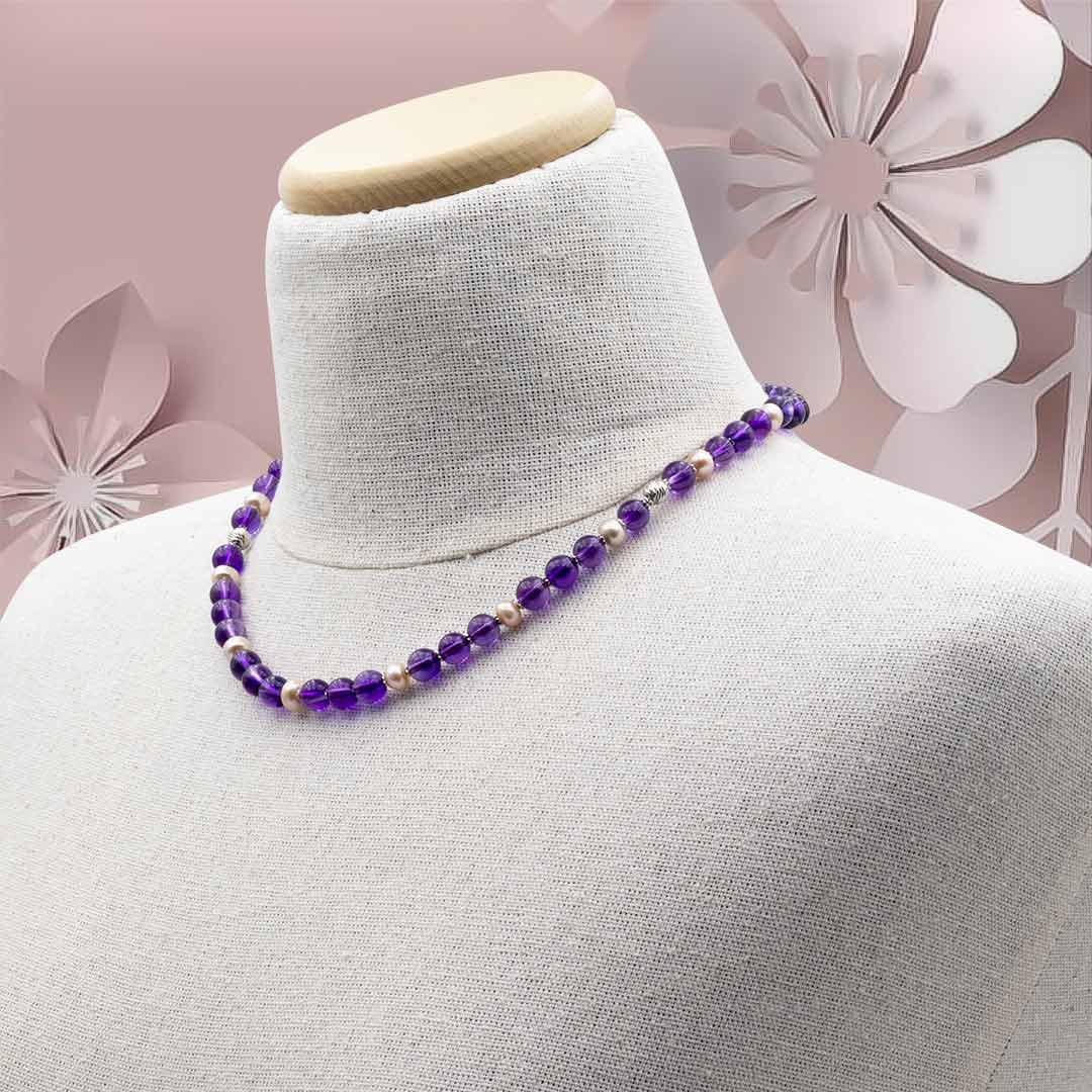Collana con ametista e perle in argento 925 rodiato su manichino - via condotti store