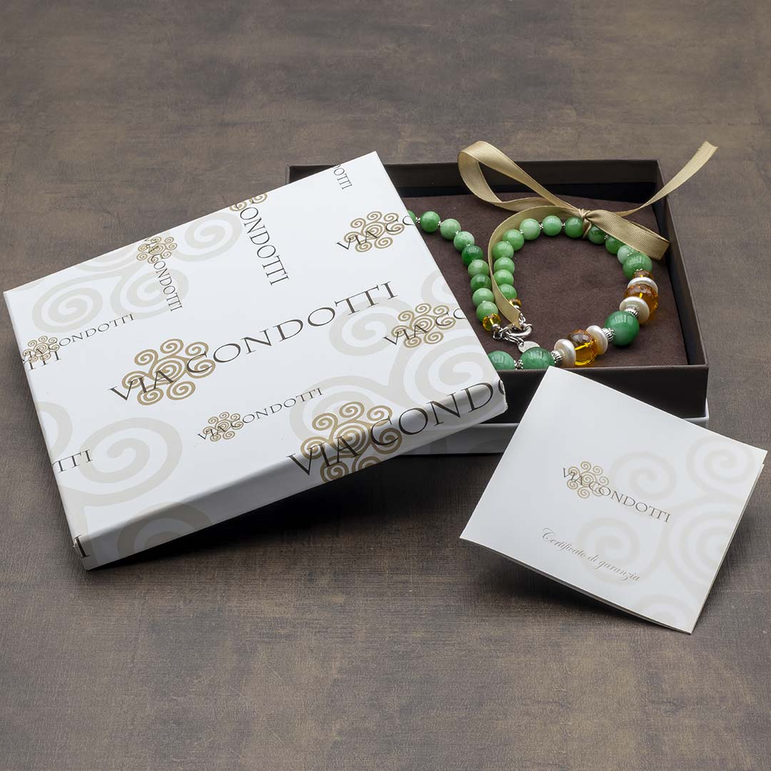 collana in pietre dure di giada verde e citrino giallo nella sua confezione regalo - via condotti store