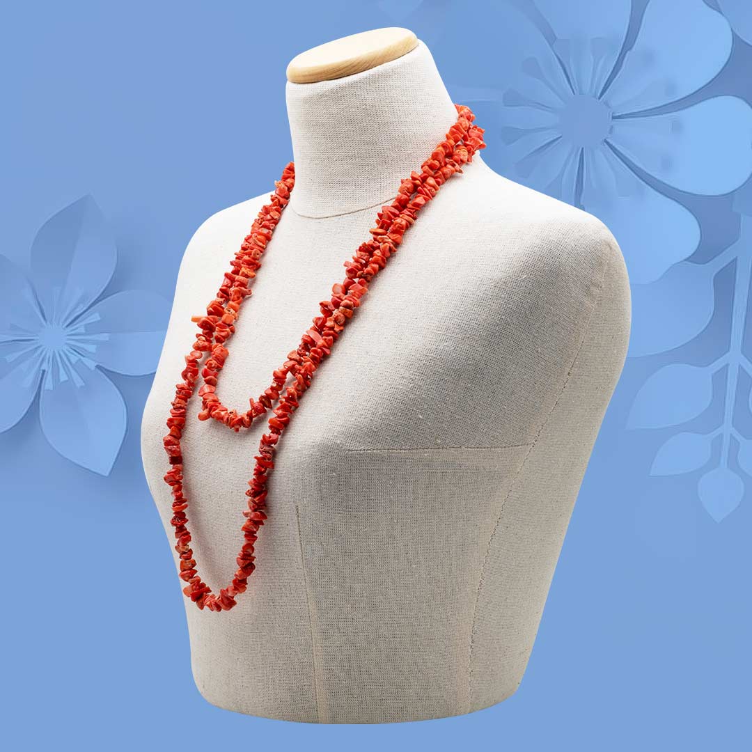 collana lunga in corallo a rametti su manichino - via condotti store