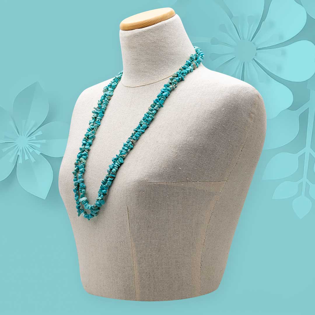 collana doppio giro in howlite colore turchese a pepite grezze su manichino - via condotti store
