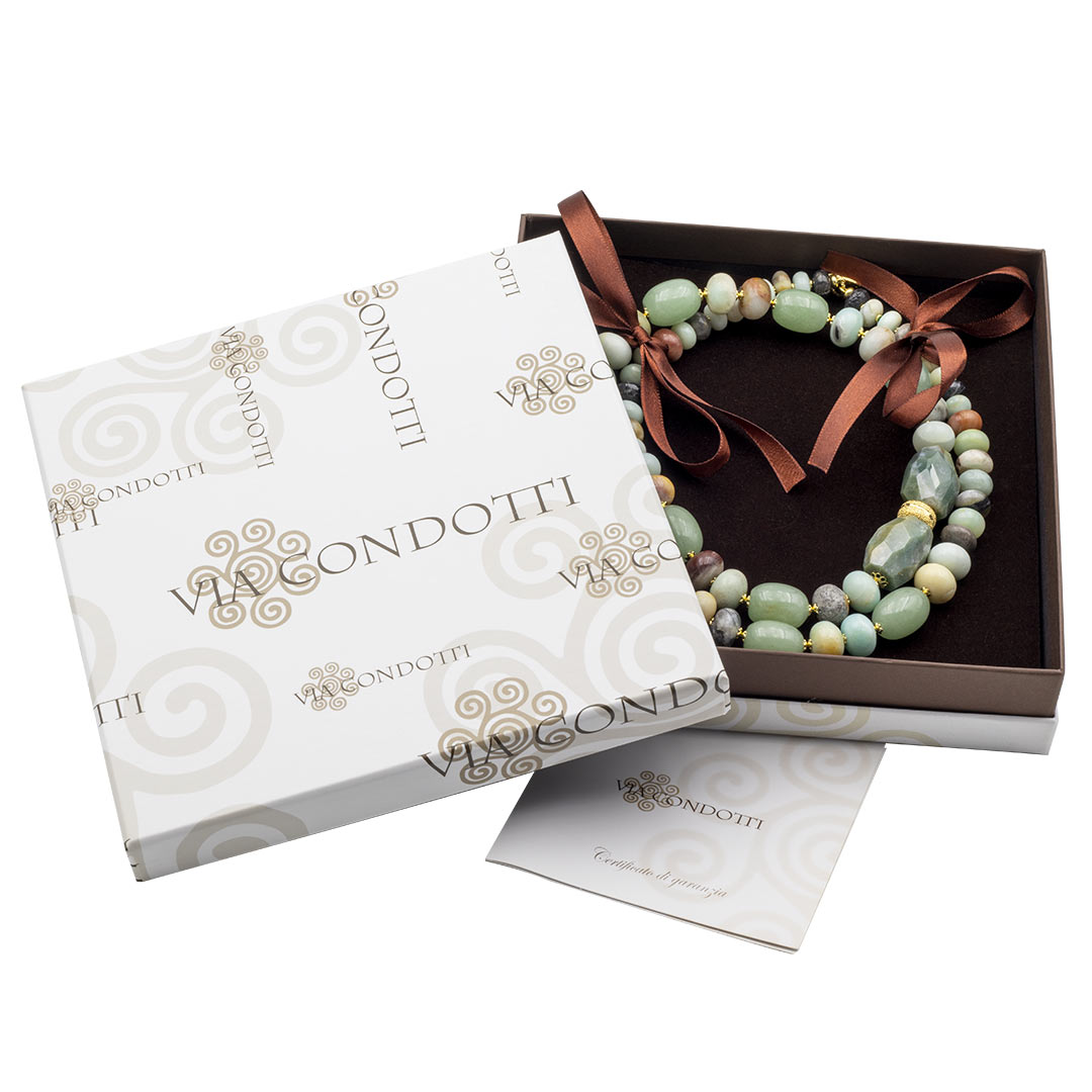 confezione con astuccio e garanzia con collana all'interno - via condotti store