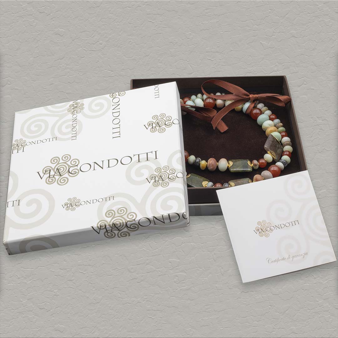 confezione regalo con astuccio e garanzia per la collana in pietre dure semipreziose - via condotti store