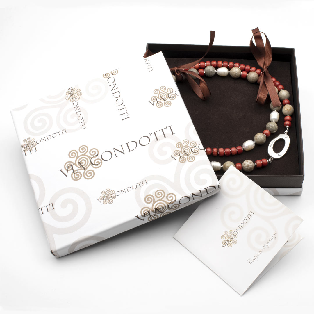 confezione regalo con astuccio e garanzia della collana - via condotti store
