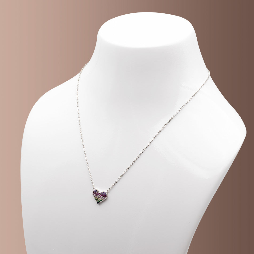collanina con pendente a cuore in argento 925 e zirconi colorati su manichino - via condotti store
