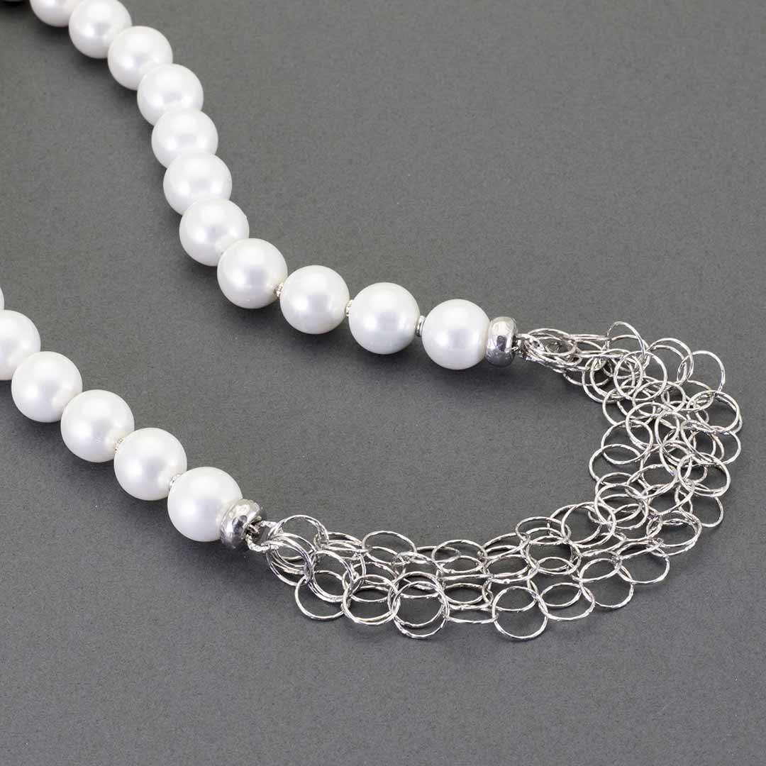 Collana in pietre dure e argento con perle shell bianche - via condotti store