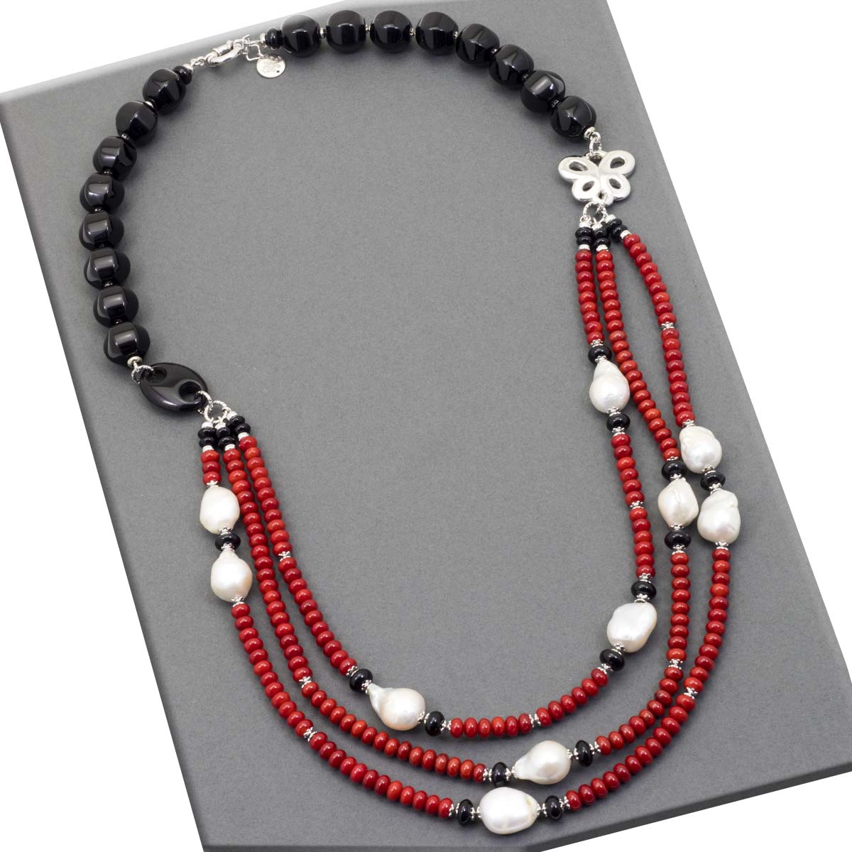 Collana in Argento e pietre dure con Corallo, Onice e Perle scaramazze - via condotti store