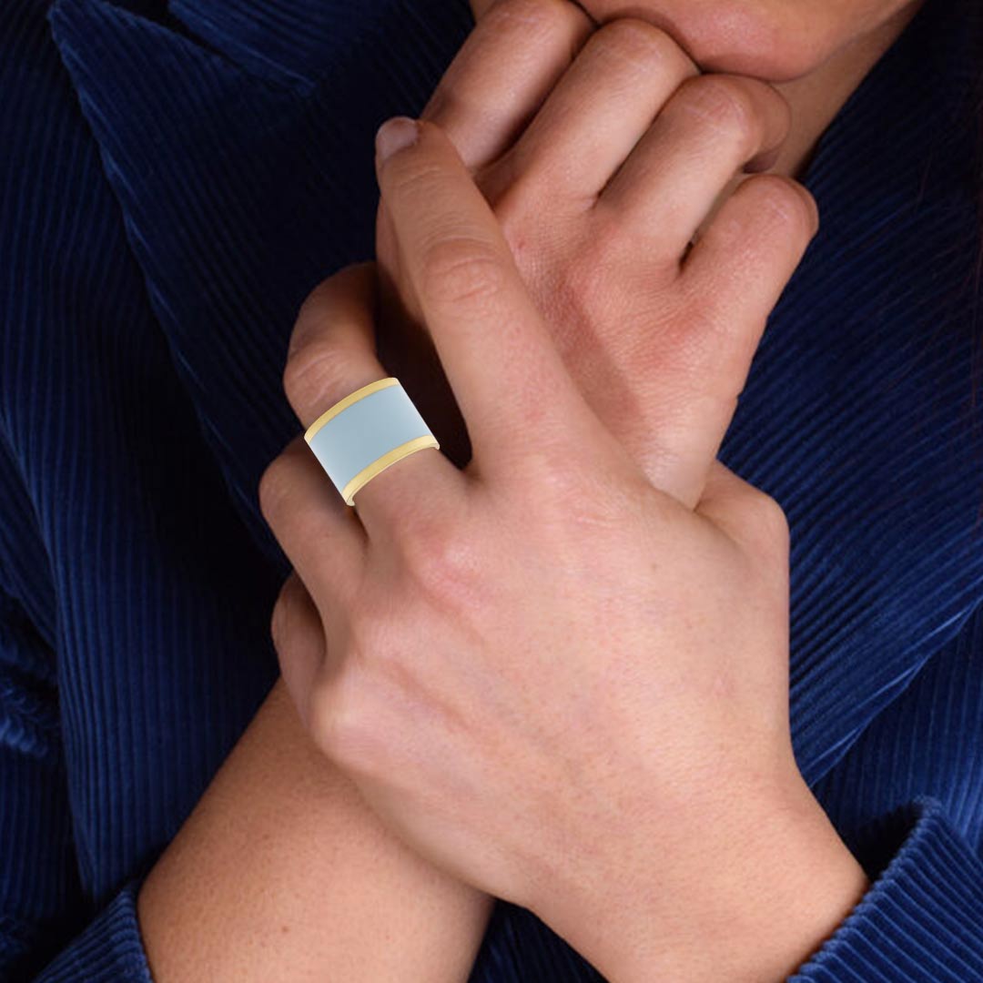 anello a fascia francesca bianchi design a smalto colore azzurro indossato - via condotti store