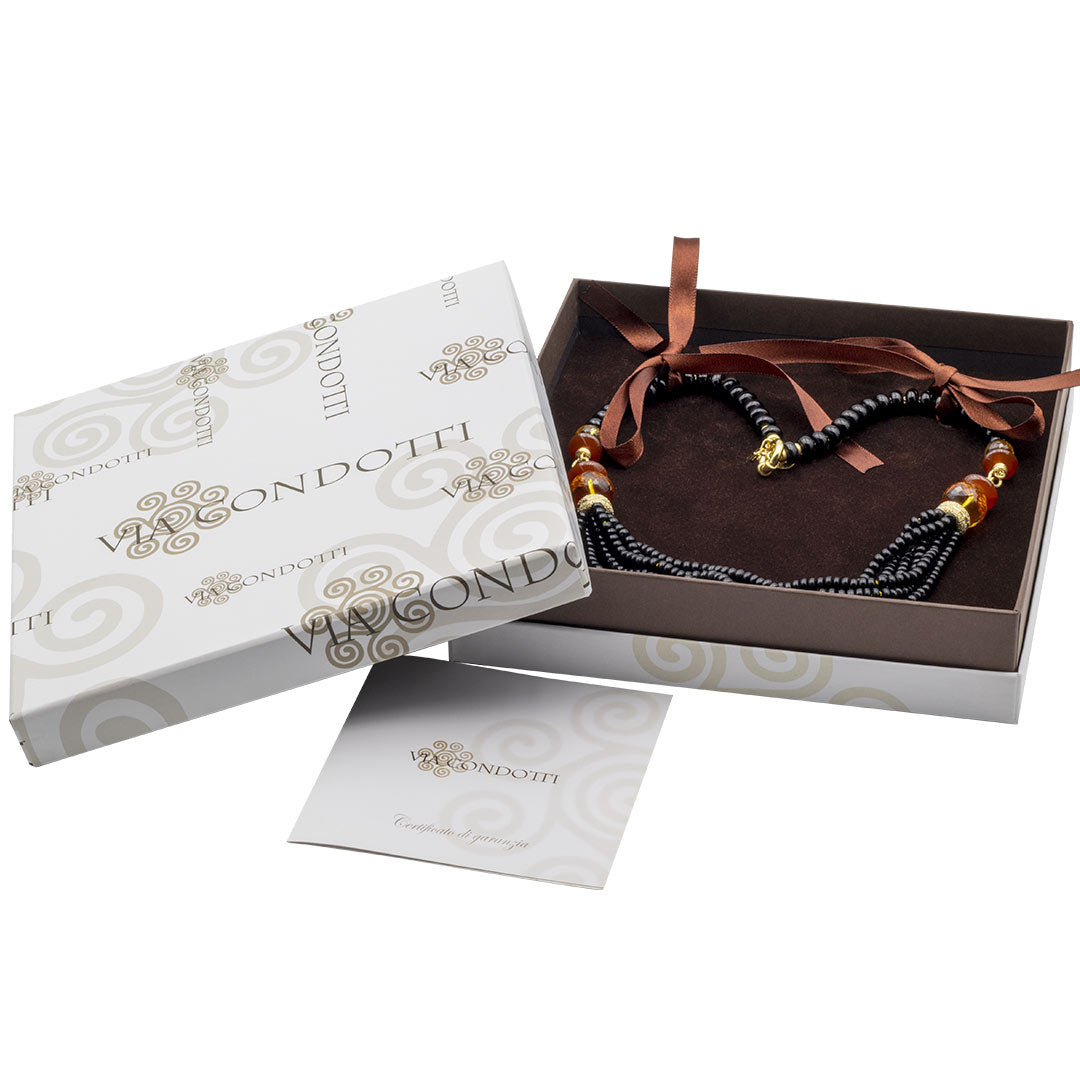 garanzia e astuccio con all'interno la collana torchon girocollo in pietre dure - via condotti store