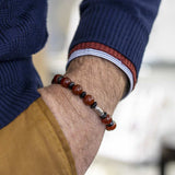 bracciale da uomo in corniola e onice naturali indossato - via condotti store