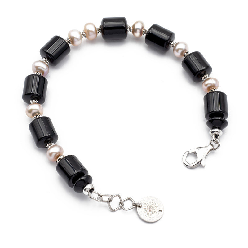 lunghezza regolabile del bracciale in argento rodiato con perle e onice nero