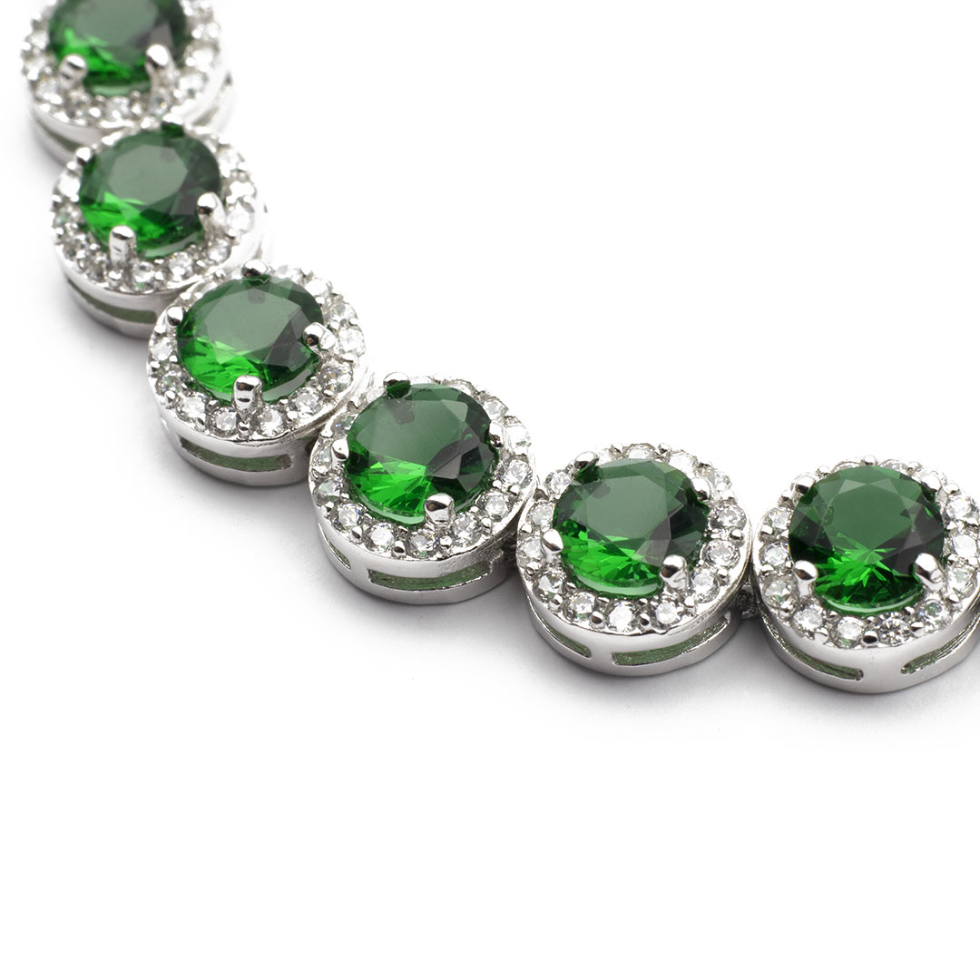 particolare del bracciale per donna in argento rodiato e zirconi bianchi e verde smeraldo - via condotti store