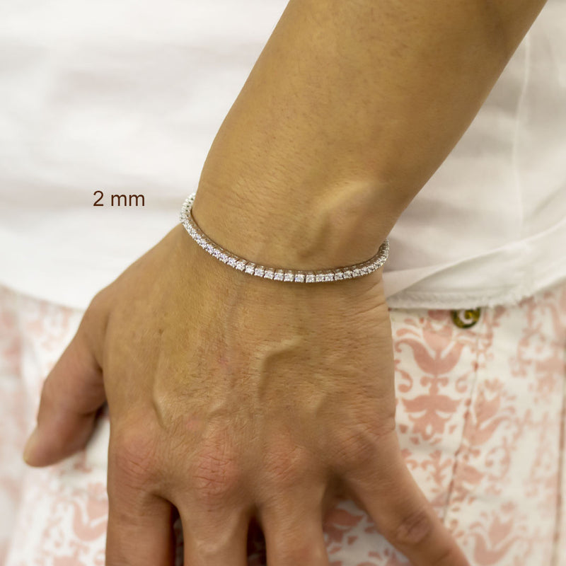 bracciale tennis da donna in argento rodiato e zirconi da 2 mm indossato - via condotti store
