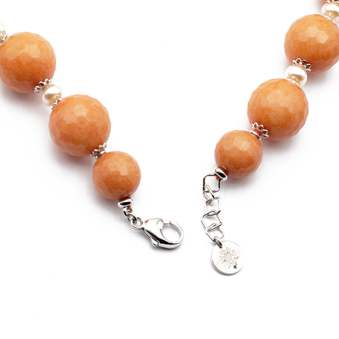 chiusura regolabile della collana in giada arancione e perle - via condotti store