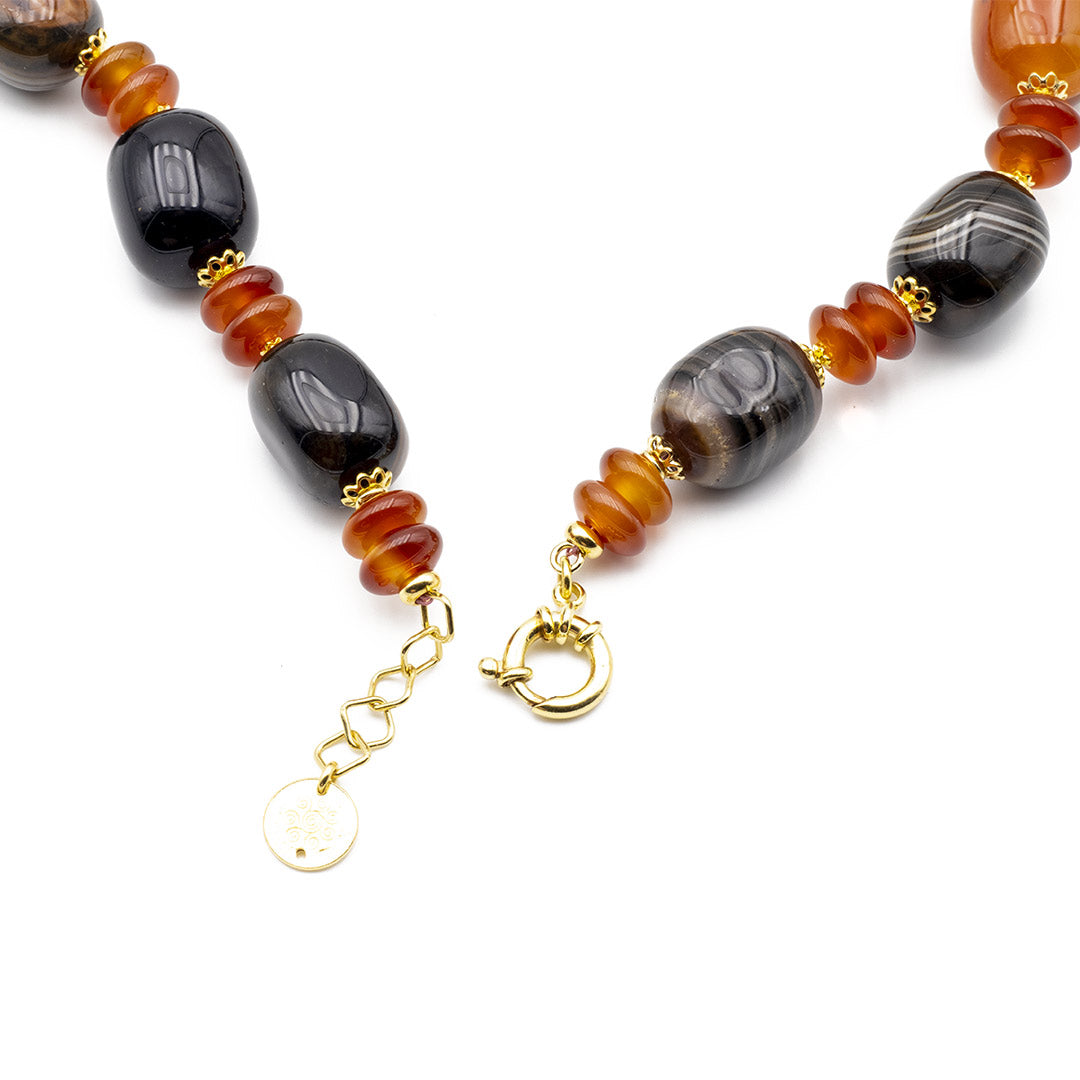 chiusura regolabile da 62 a 64 centimetri della collana in agata variegata e corniola con argento placcato oro - via condotti store