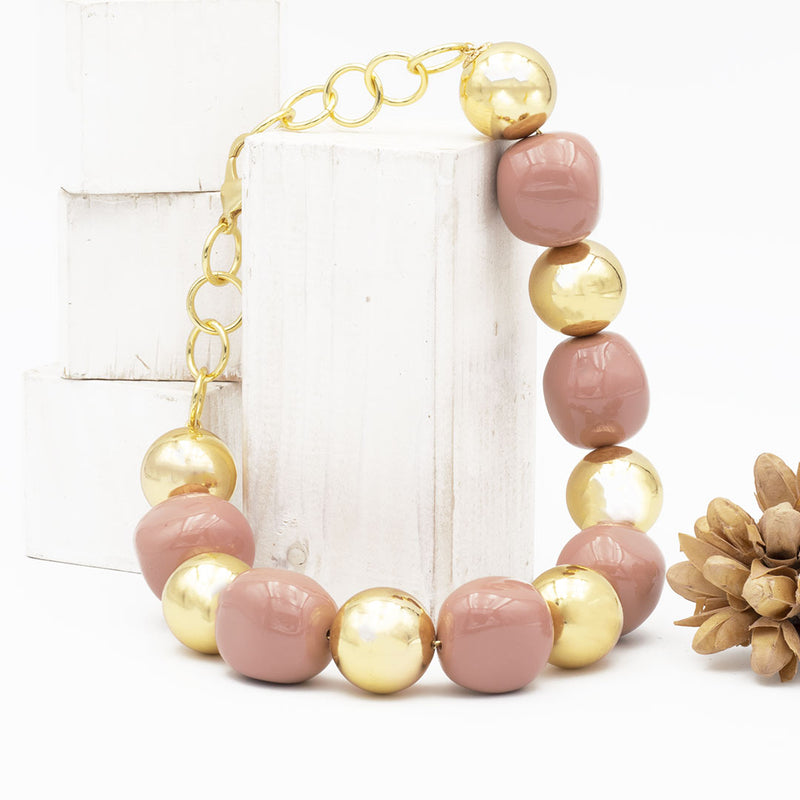 collana girocollo da donna con sfere placcate oro e sfere di resina di colore cipria francesca bianchi design - via condotti store