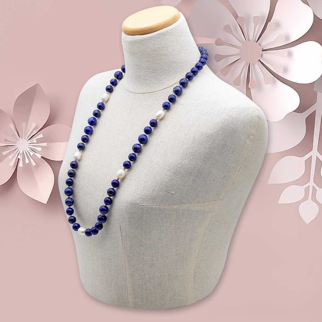 collana lunga in lapislazzuli e perle barocche con argento su manichino - via condotti store