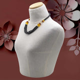 collana torchon girocollo in onice quarzo citrino e corniola su manichino - via condotti store