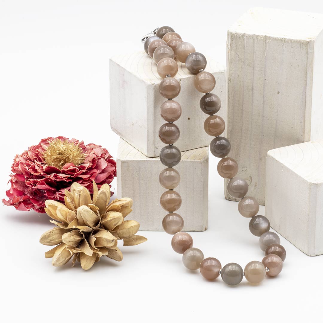 collana con sfere di pietra di luna naturale con argento - via condotti store