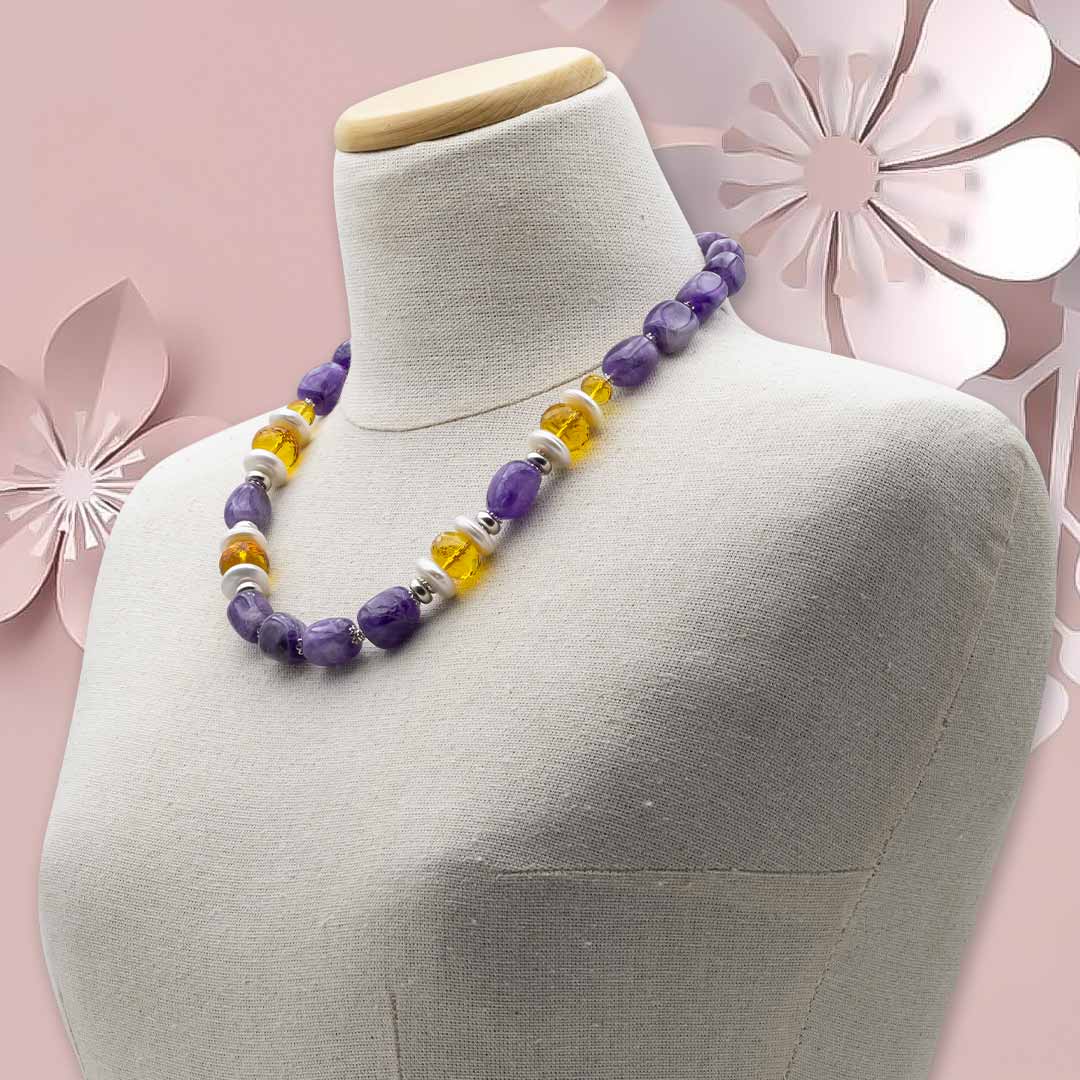 collana in pietre dure e argento con ametista, quarzo citrino e perle indossata - via condotti store
