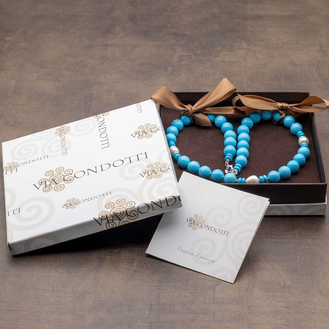 confezione regalo della collana in howlite color turchese e perle barocche - via condotti store