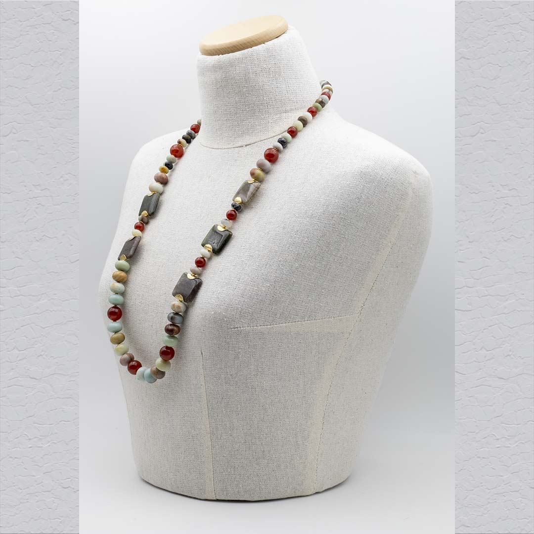 collana in amazzonite e corniola naturale con argento 925 su manichino - via condotti store