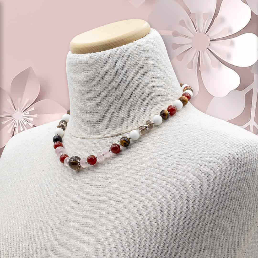 collana in argento e pietre dure semipreziose multicolore su manichino - via condotti store