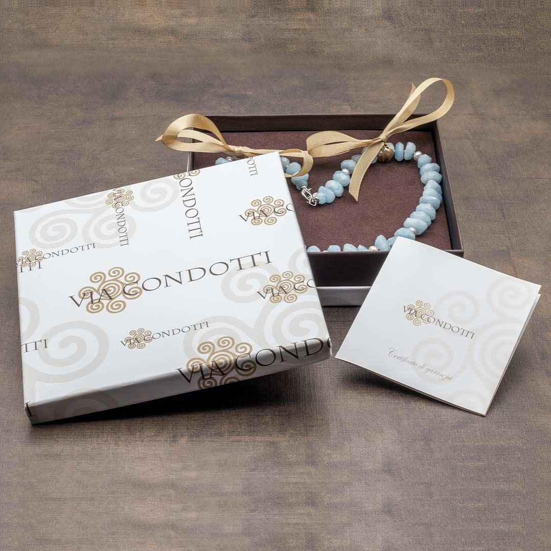 confezione regalo della collana in acquamarina e perle - via condotti store