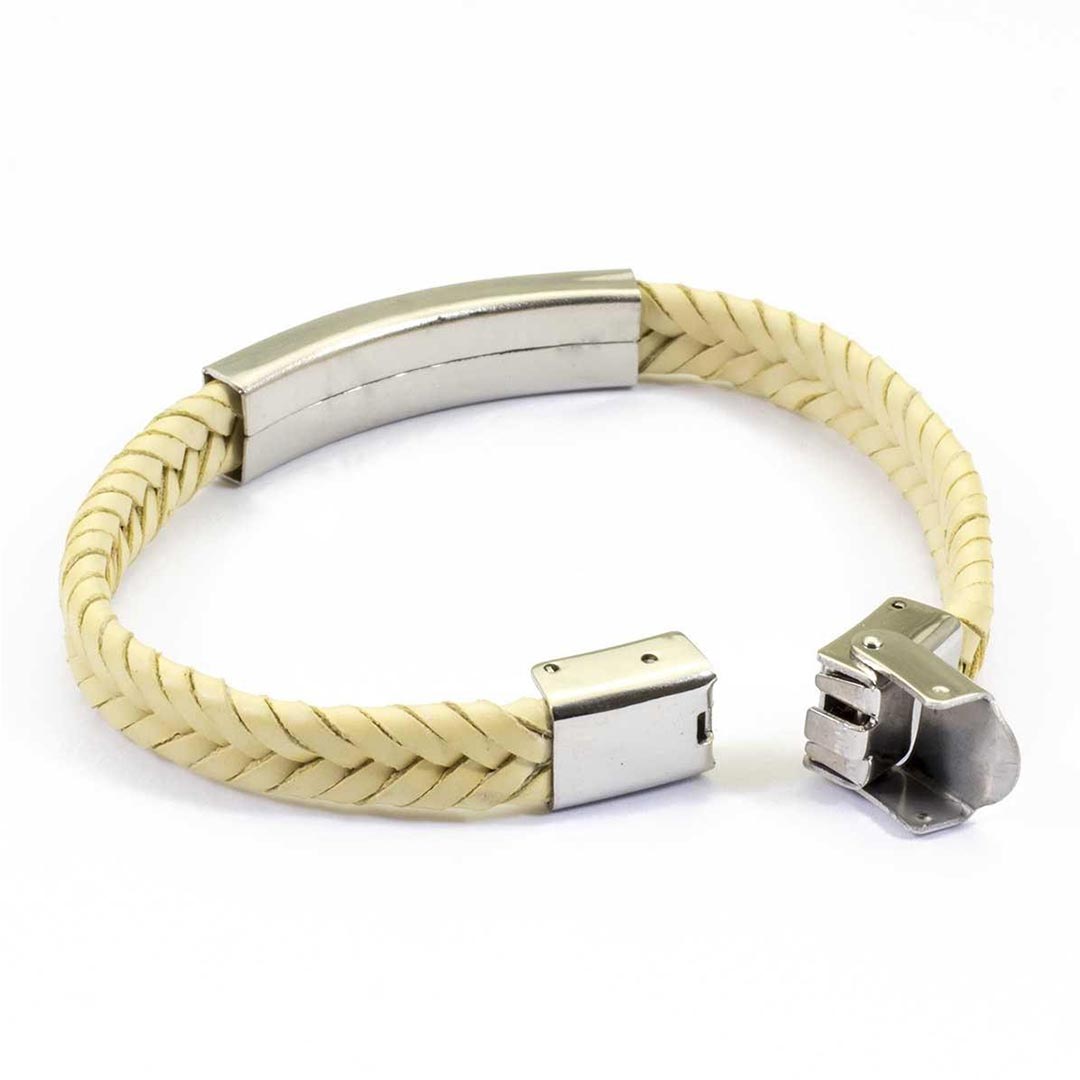Moderno bracciale da uomo in pelle intrecciata colore avorio crema e piastra in acciaio - via condotti store