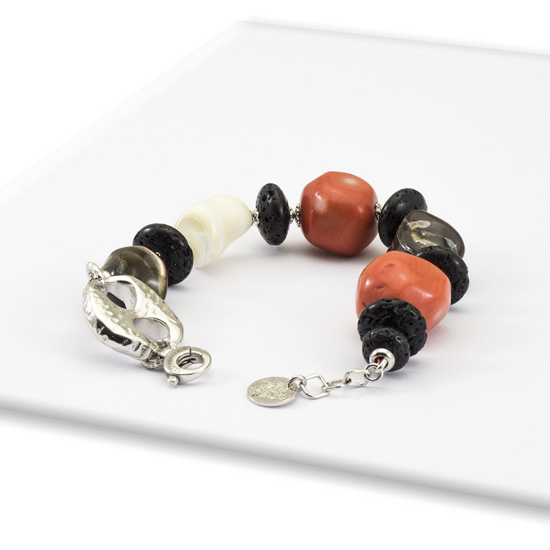 Bracciale in argento con corallo, lava e madreperla - via condotti store