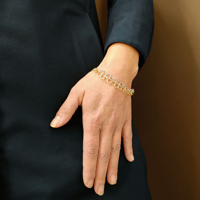 bracciale da donna con doppia catena a cerchi diamantata in argento 925 placcato oro e rodiato indossato - via condotti store
