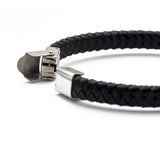 chiusura del bracciale da uomo in pelle nera intrecciata e piastra con cavetti in acciaio - via condotti store