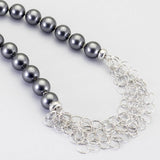 Collana in pietre dure e argento con perle shell grigie - via condotti store