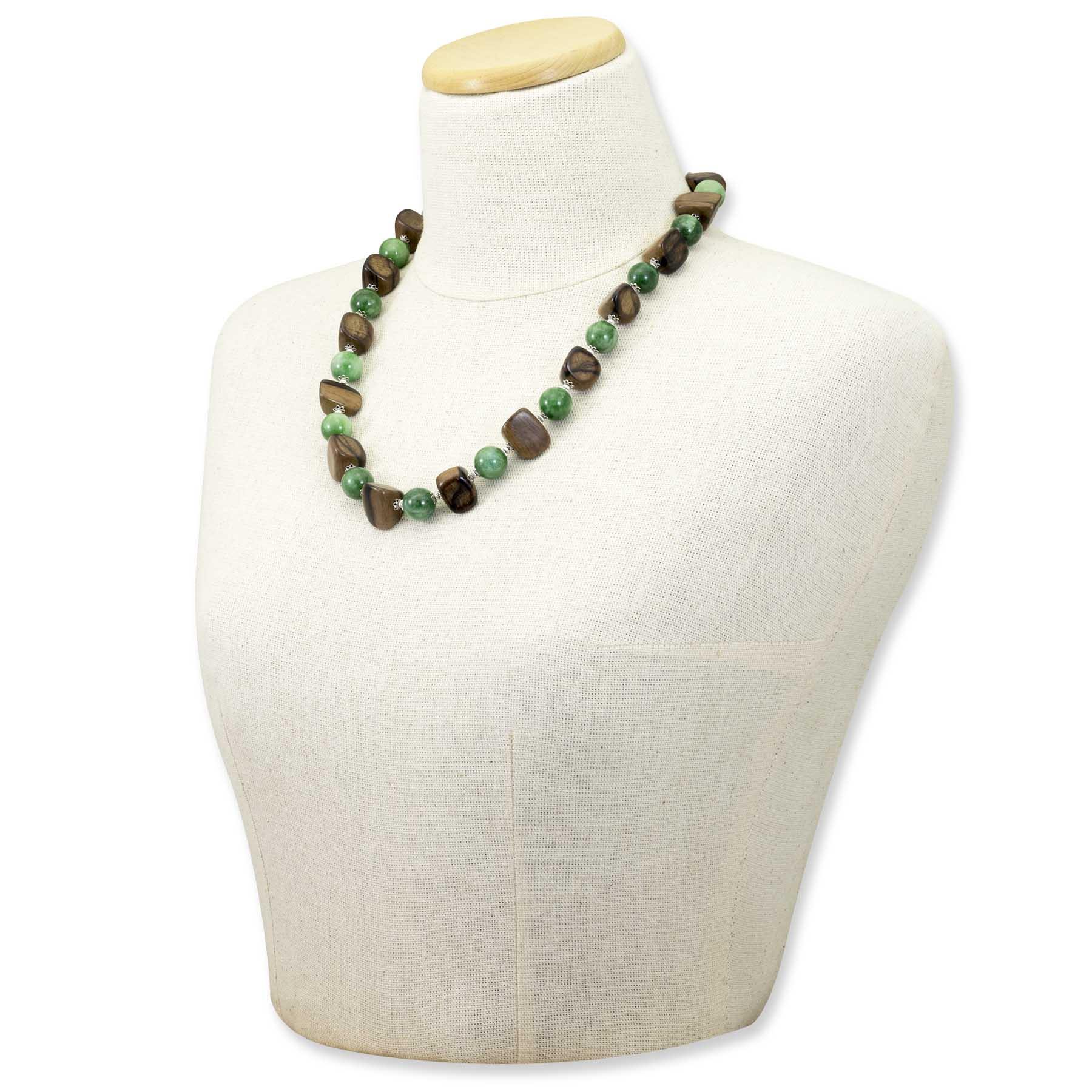 collana etnica indossata in argento e pietre dure semipreziose giada e ebano - via condotti store
