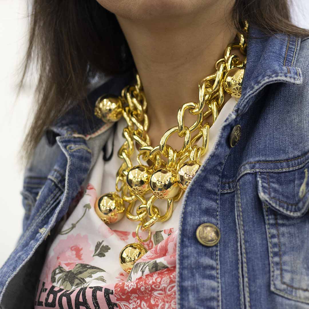 collana da donna placcata oro indossata con catena a maglia massiccia e sette sfere francesca bianchi design - via condotti store