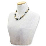 Collana indossata in argento e perle shell muticolor - via condotti store