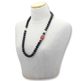 collana su manichino in pietre dure e argento 925 con onice, corallo e perle - via condotti store