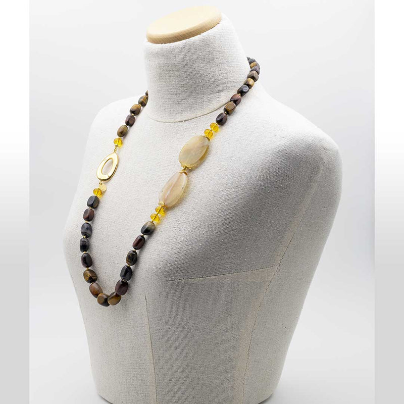 Collana in occhio di tigre quarzo citrino e quarzo rutilato con argento 925 placcato oro su manichino - via condotti store