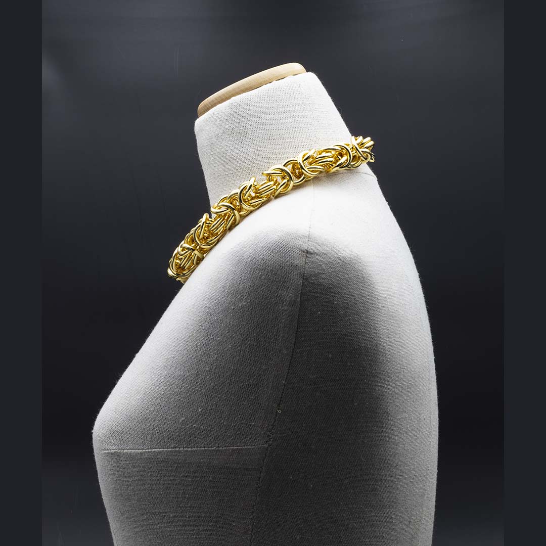 collana girocollo da donna con catena bizantina placcata oro francesca bianchi design profilo su manichino - via condotti store