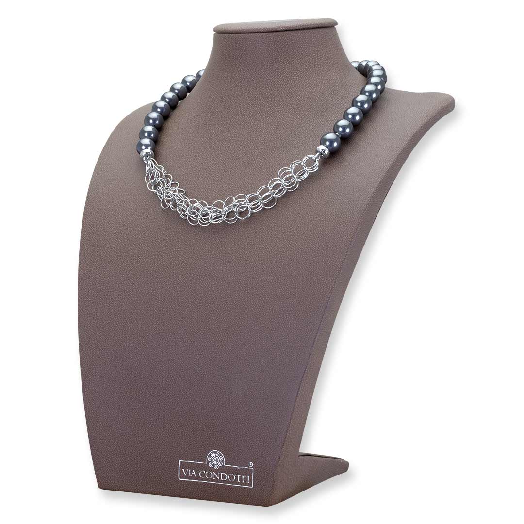 Collana in pietre dure e argento con perle shell grigie - via condotti store