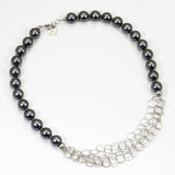 Collana in pietre dure e argento con perle shell grigie - via condotti store