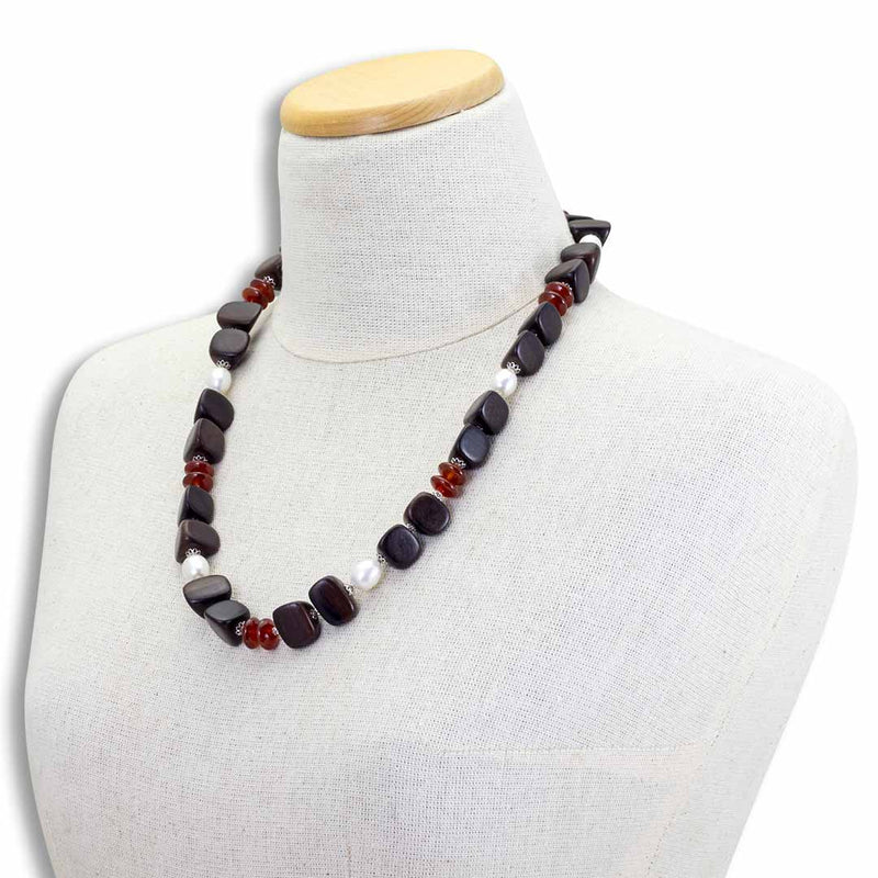 Collana in pietre dure e argento con legno ebano corniola e perle - via condotti store
