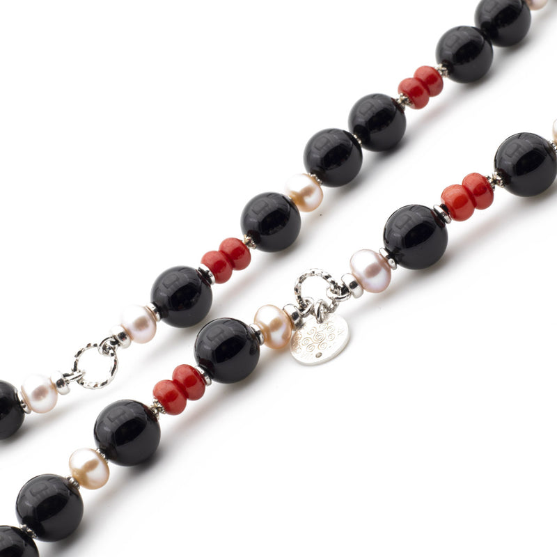 collana in pietre dure e argento con onice, perle e corallo - via condotti store