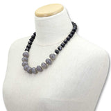 collana pietre dure e argento 925 rodiato con onice nero e grigio indossata da manichino - via condotti store