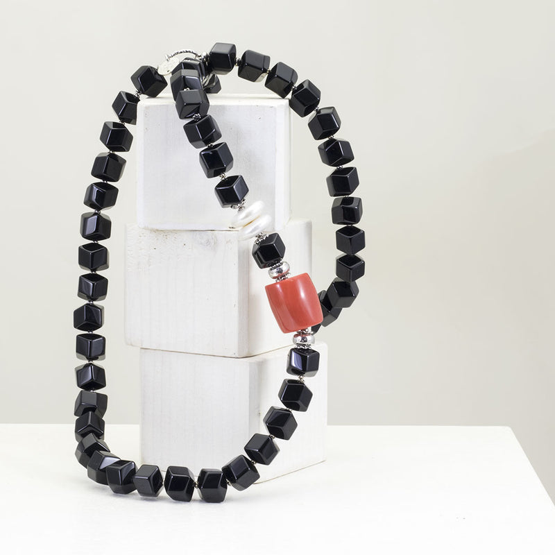 collana in pietre dure e argento 925 con onice, corallo e perle - via condotti store