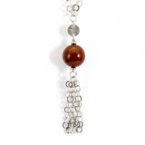 Particolare della collana lunga in corniola naturale con catena in argento 925 rodiato - via condotti store