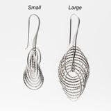 misura small e large a confronto degli orecchini in argento - via condotti store