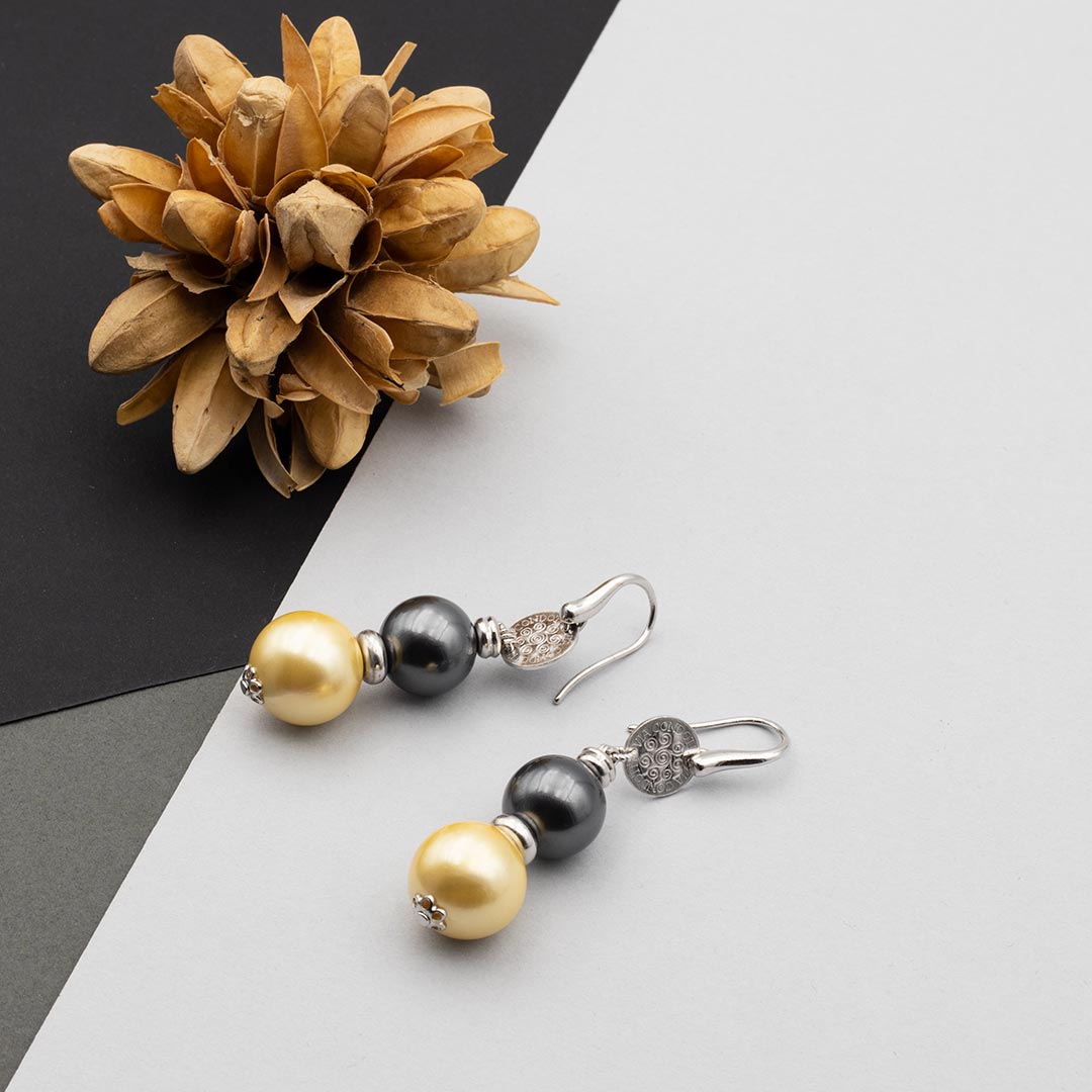orecchini pendenti in perle grigie e dorate con argento 925 rodiato  - via condotti store